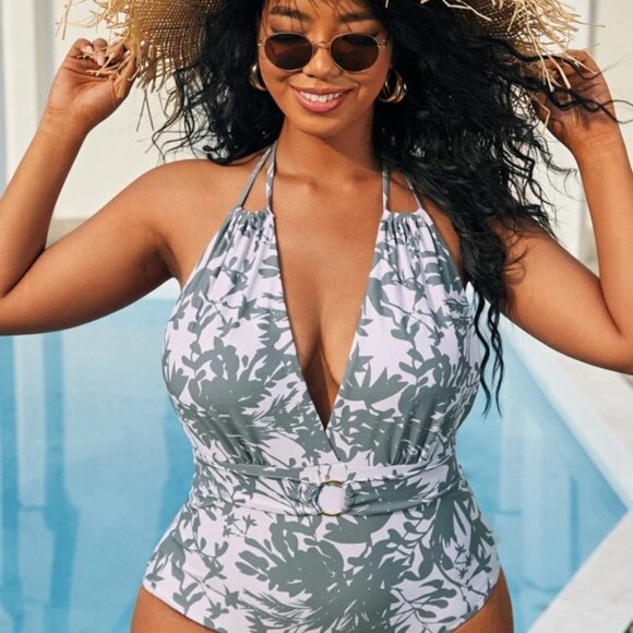 SHEIN Other - OUT OF STOCK - Curvy Gal Leaf Print 1-Piece Swimsuit